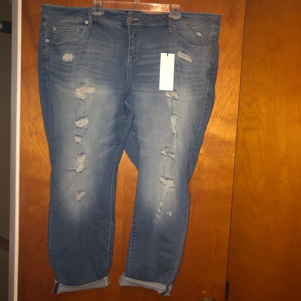Torrid boyfriend distressed jeans size 26R